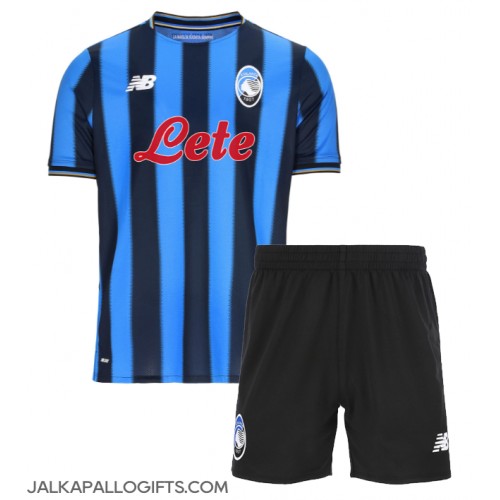 Atalanta Koti Peliasu Lasten 2025-26 Lyhythihainen (+ Lyhyet housut)